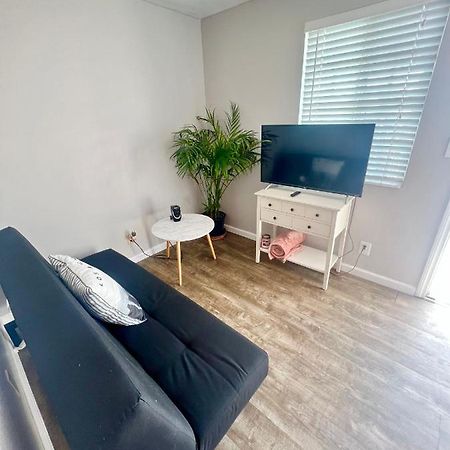 Shared Double Room Inside Home With Private Bathroom, Entrance Hawthorne Zewnętrze zdjęcie